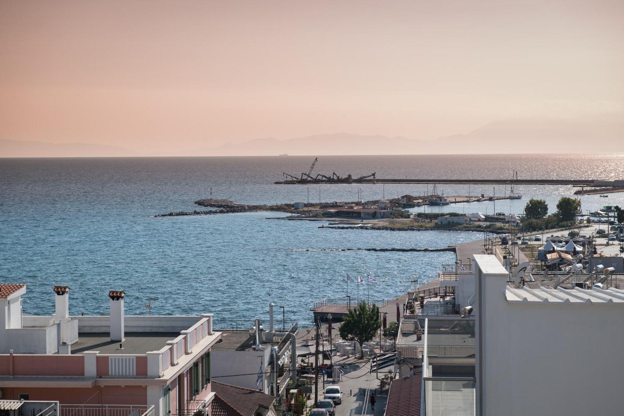 Markopoulosapartments Nea Moudania Esterno foto